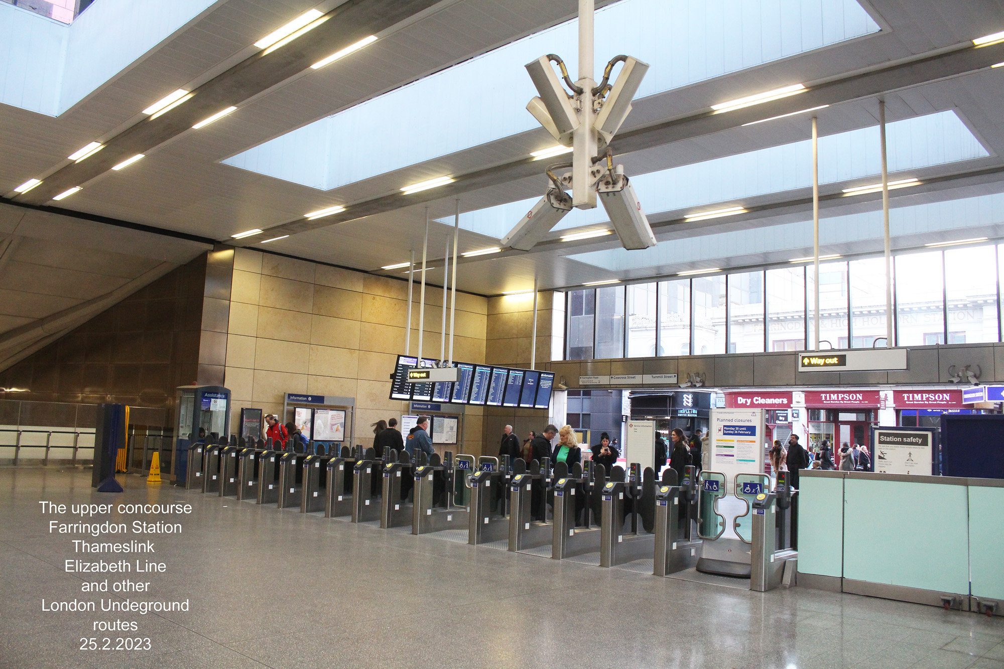 Farringdon upper concourse barrier line 25 2 2023