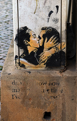 Le baiser - Pochoir street art