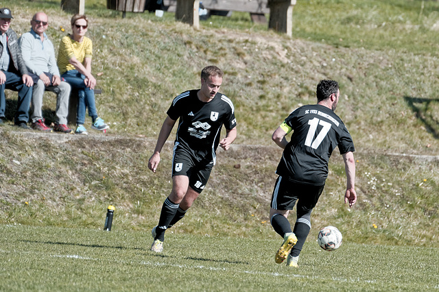 20250412_Voigtsfeld Benne, Fußball, Wildpflanzen