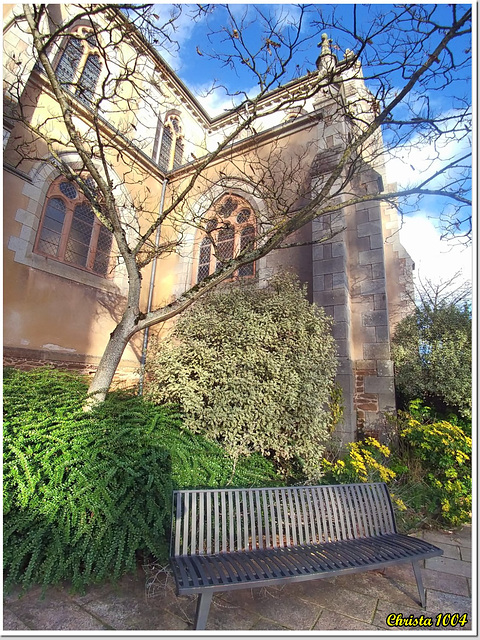 If the church is full, there is still a bench outside - HBM