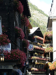 Herbstliche Zermatter Bahnhofstrasse