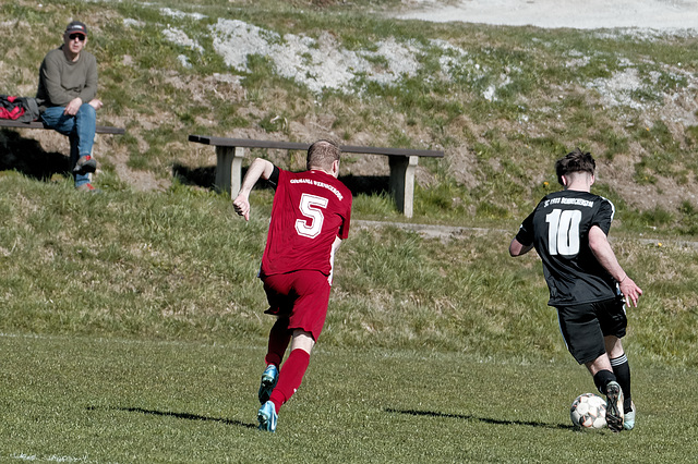 20250412_Voigtsfeld Benne, Fußball, Wildpflanzen