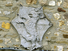 Montone - Das Wappen an der Wand