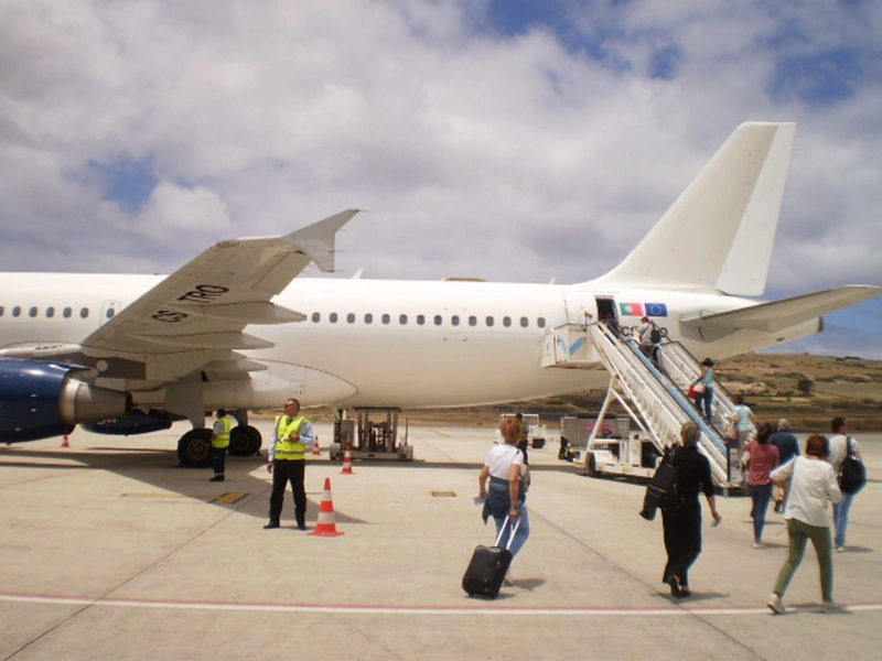 Getting on board - return to Lisbon.