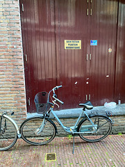 Do not place bicycles, emergency exit