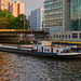 Lastkahn auf der Spree im Berliner Nikolaiviertel