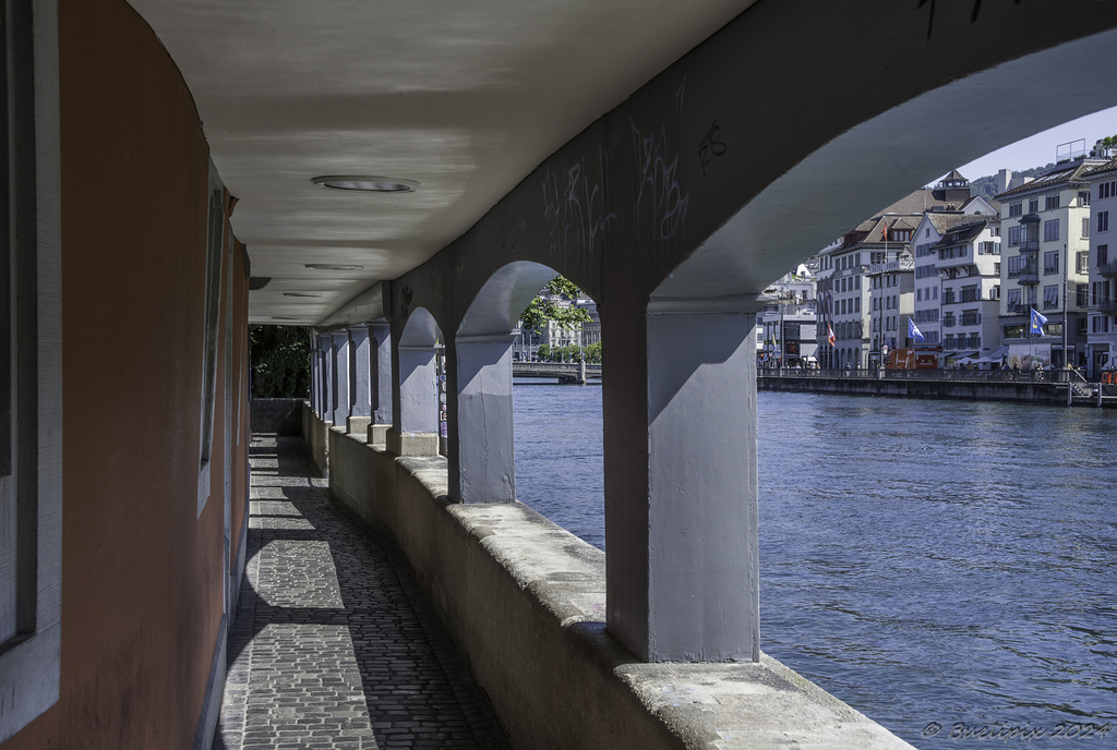 Schipfe - am Ufer der Limmat (© Buelipix)