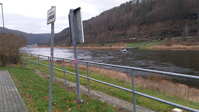 Parkplatz, Schmilka mit Elbe