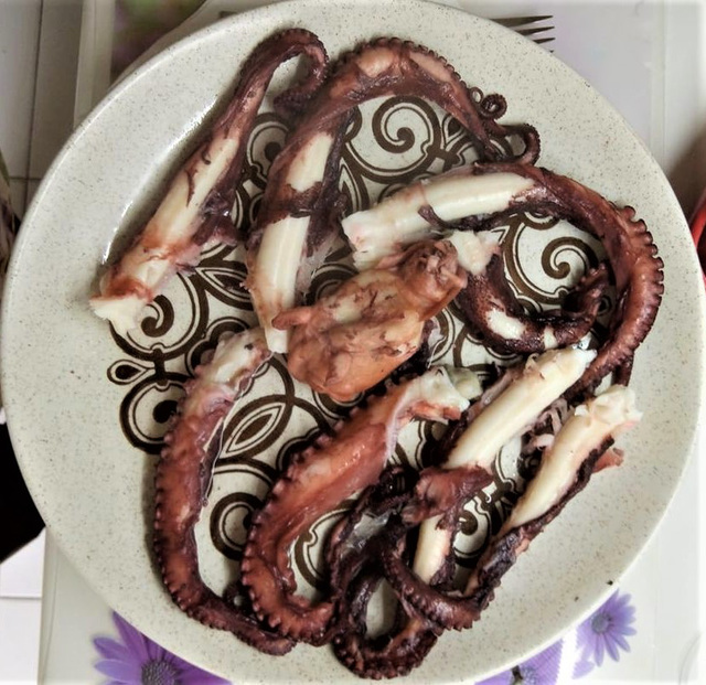 Just boiled octopus is also good