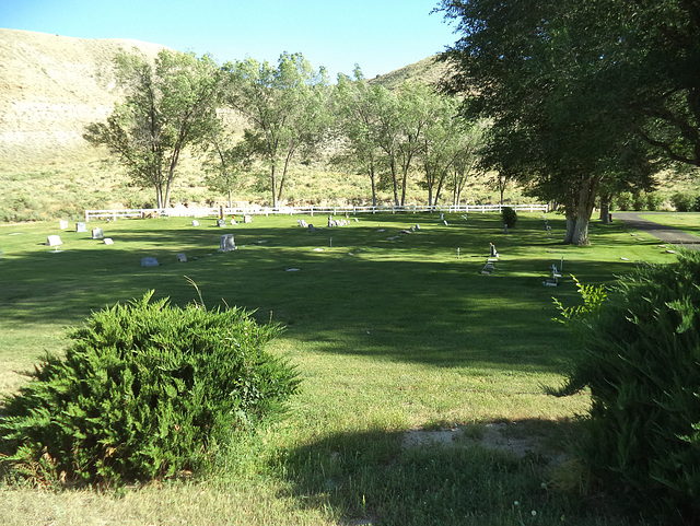 Duchesne cemetery / Cimetière de Duchesne