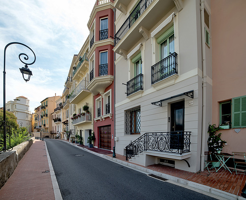 MONACO: Rue des remparts.