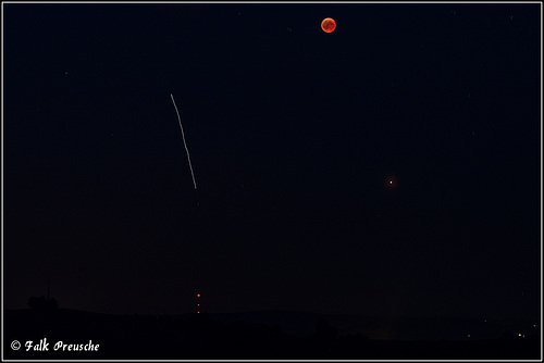 Blutmond mit Mars und ISS