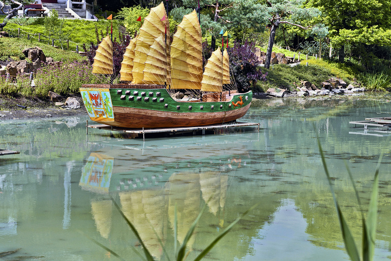 Paper Junk – Botanical Garden, Montréal, Québec
