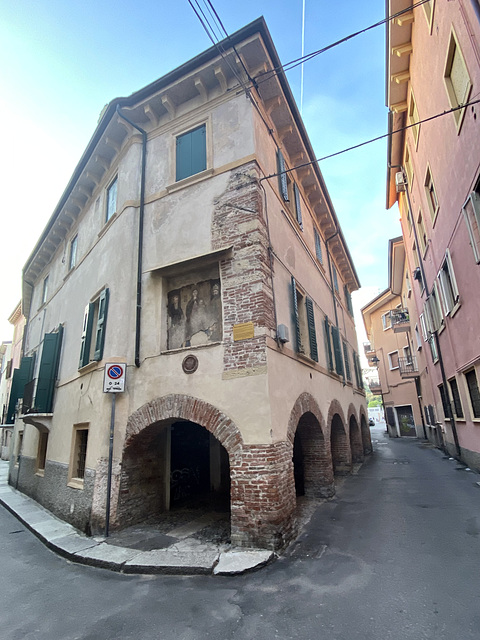 Verona 2021 – Corner of Vicolo Pastorello and Via Seghe San Tomaso