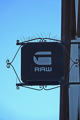 One  RAW, please !