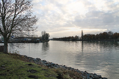 Der Dortmund-Ems-Kanal zwischen Lindenhorst und Deusen (Dortmund) / 27.11.2016