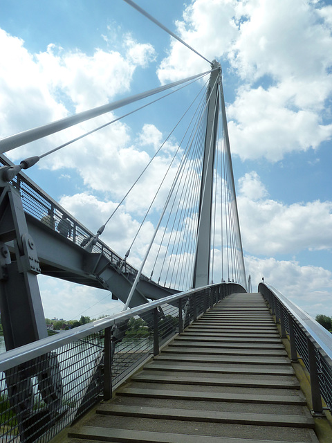 Aufgang auf die Passerelle des Deux Rives