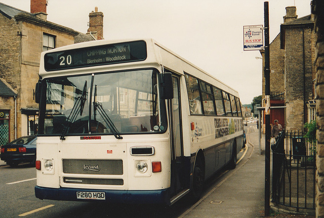 Thames Transit 997 (F280 HOD) in Chipping Norton – 1 Jun 1993 (193-31 A)