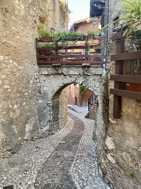 Malcesine 2021 – Ye olde street