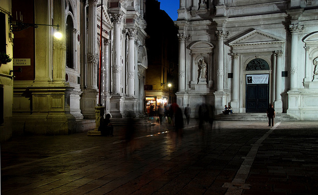 Nachts, vor der Scuola Grande di S.Rocco