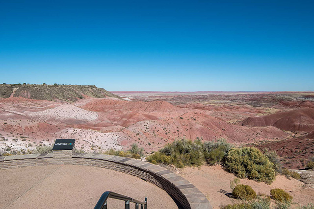 The viewing platform at the painted desert