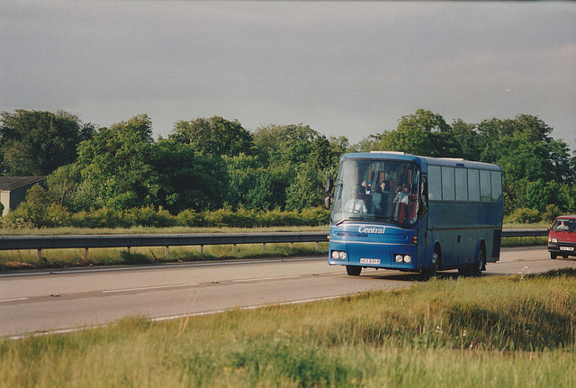 Central Coachways HDZ 8349 (F919 FVP) on the A11 near Barton Mills – 29 May 1995 (269-13)