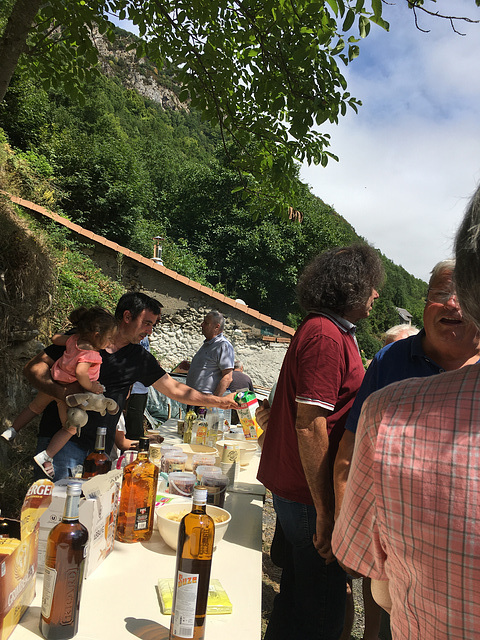 Une des principale activité du village ..L’apéro !