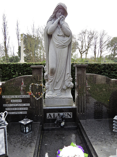 st pancras and islington cemetery, east finchley, london