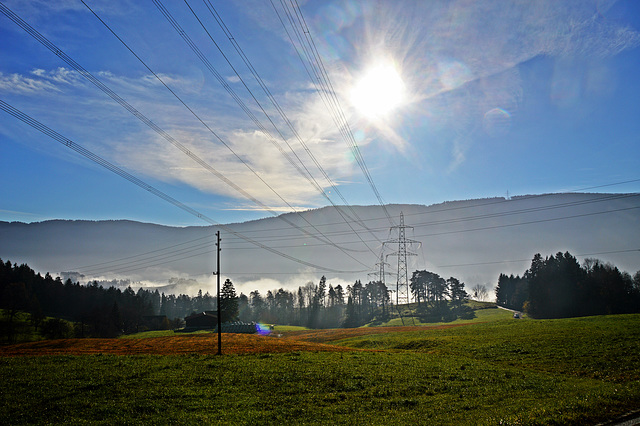 Energie, Strom, Sonnenaufgang, Bergwiesen, und irgendwo ist der des Mensch mit daran beteiligt aber wo??