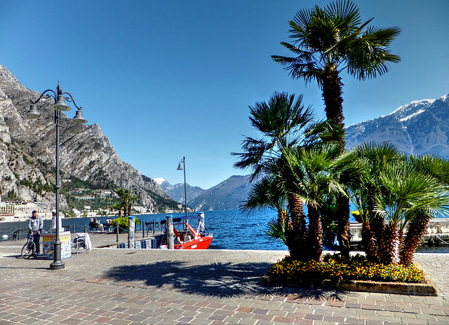 An der Uferpromenade von Limone.  ©UdoSm