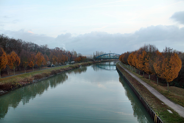 Der Dortmund-Ems-Kanal von der Brücke Ellinghauser Straße aus (Dortmund-Lindenhorst) / 27.11.2016