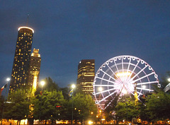 Skywheel at night / Grande roue en soirée