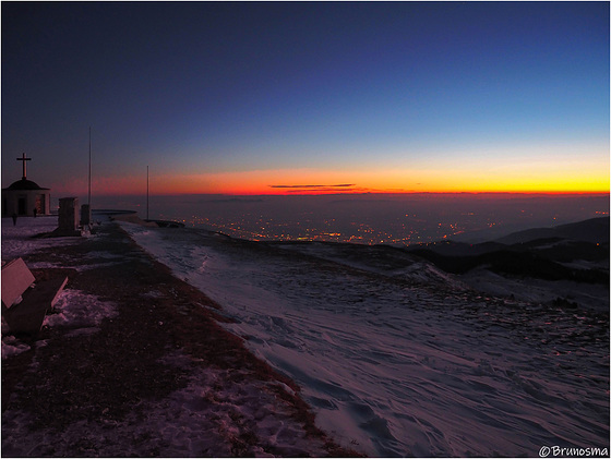 L'ora blu dal Monte Grappa