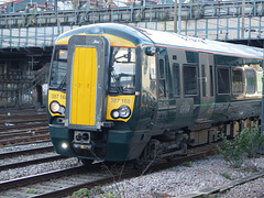 387168 approaching Paddington - 6 March 2020