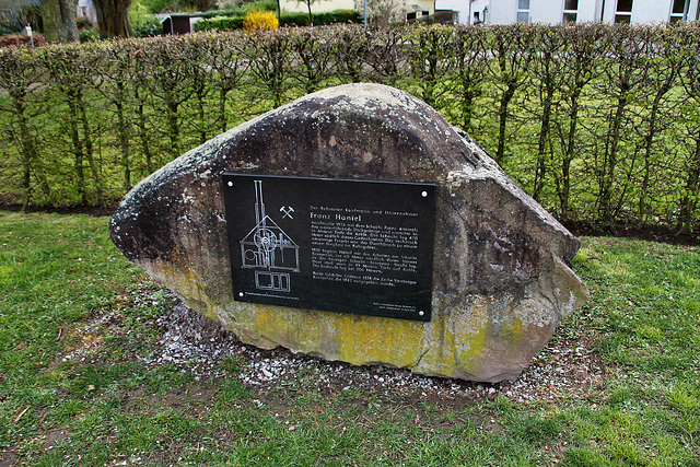 Gedenkstein zur Erinnerung an den ehem. Schacht Franz der Zeche Kronprinz (Essen-Schönebeck) / 2.04.2022
