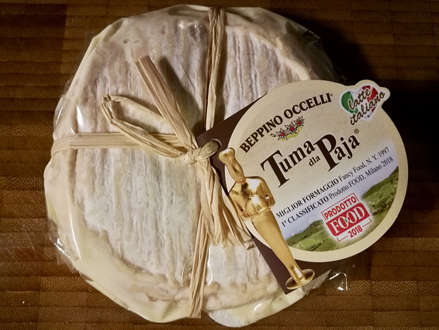 Italian cheese Tuma dla Paja