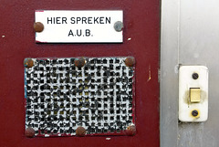 Hier spreken a.u.b.