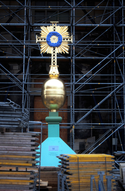 Das herausragende Ereignis des Jahres 2000 in Dresden war die Übergabe des neuen Turmkreuzes. Am 13. Februar, dem 55. Jahrestag der Zerstörung Dresdens, wurde das mit britischen Geldern finanzierte un