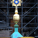 Das herausragende Ereignis des Jahres 2000 in Dresden war die Übergabe des neuen Turmkreuzes. Am 13. Februar, dem 55. Jahrestag der Zerstörung Dresdens, wurde das mit britischen Geldern finanzierte und von britischen Händen gefertigte Geschenk durch Se