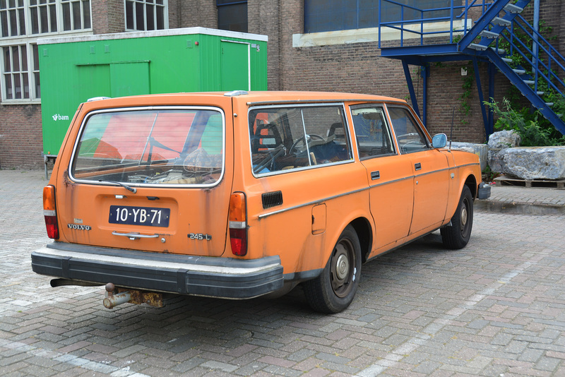 1975 Volvo 245 L