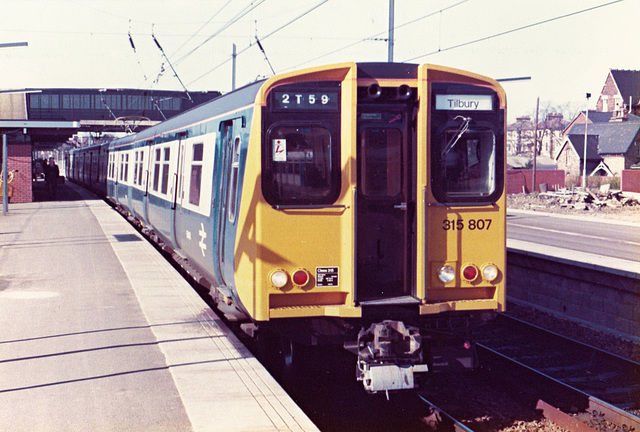 315807 at Bedford - 26 March 1981