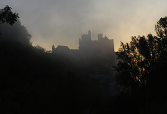 Château de Beynac dans la brume