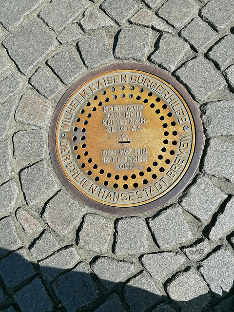 Gullydeckel Bremen - mit einer Bitte ... Gullydeckel Bremen - mit einer Bitte ...