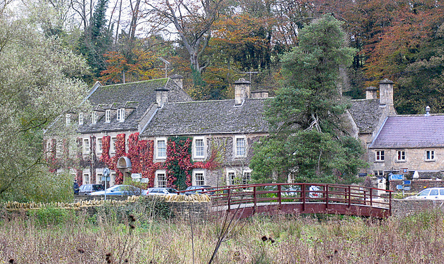 The Swan (Bibury 18)