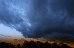 Strange Cloud Formation at ten a clock  (22 hour)