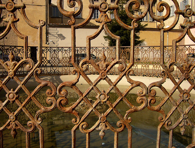 fountain fence (with PIP)