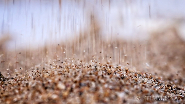 Sprinkling sand