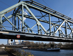 Brücken über den Rhein-Herne-Kanal und Kraftwerk in Herne
