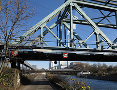 Bahnbrücke und Kohlekraftwerk Herne