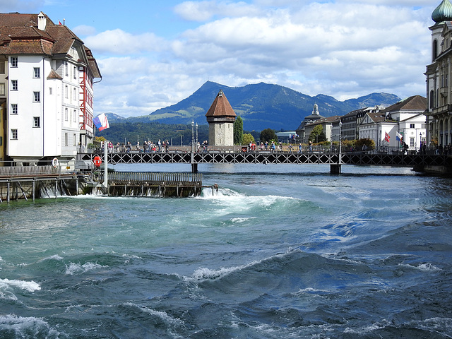 Nadelwehr und Reussbrücke